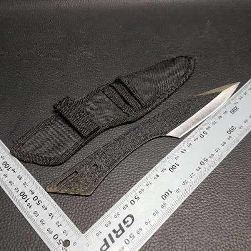 Metal Throwing Knife in Pouch