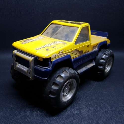 Large Metal and Hard Plastic Vintage Bakkie!!!