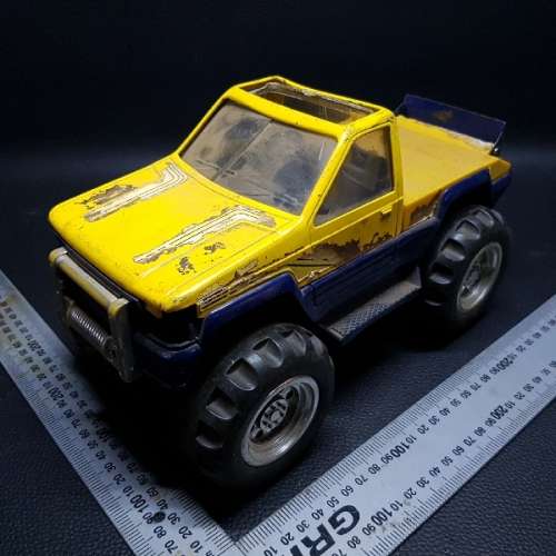 Large Metal and Hard Plastic Vintage Bakkie!!!