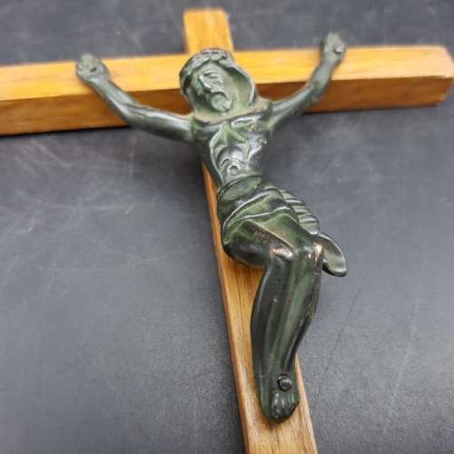 Detailed Cast Metal on Wood Crucifix!!!