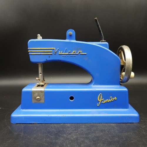 RARE!!!! Vintage Cast Metal VULCON Junior Kiddies Sewing Machine (England)