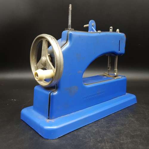 RARE!!!! Vintage Cast Metal VULCON Junior Kiddies Sewing Machine (England)