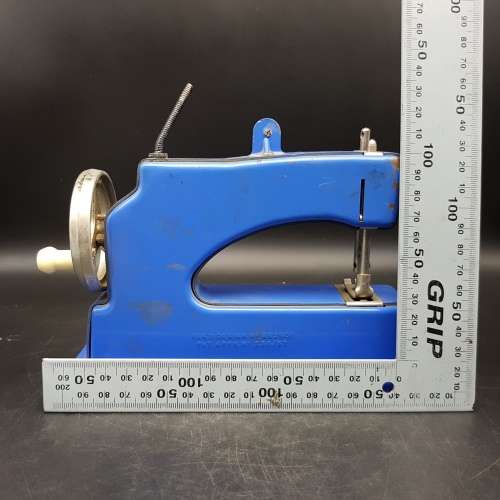 RARE!!!! Vintage Cast Metal VULCON Junior Kiddies Sewing Machine (England)