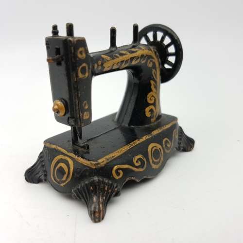 Original Die Cast Metal Antique Sewing Machine Pencil Sharpener!!!!!