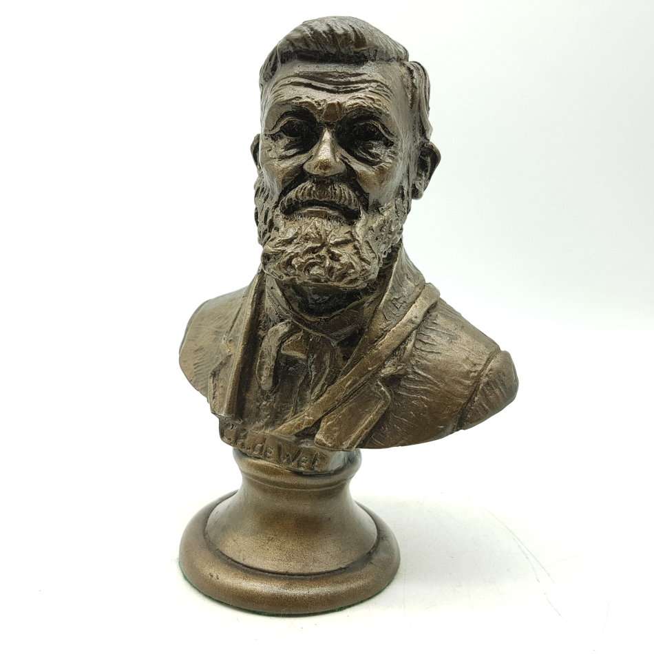P. Minnaar Cold Cast Bronze Bust - Generaal CR de Wet