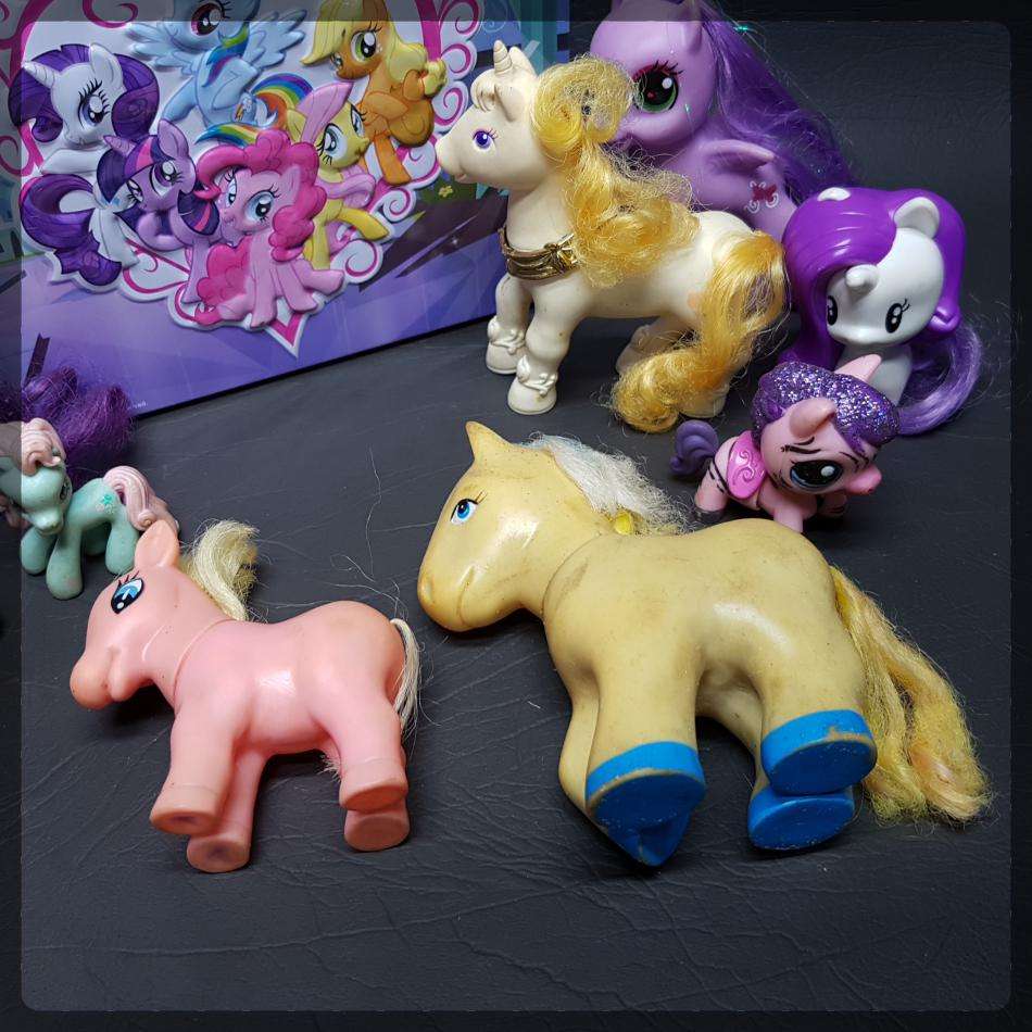 Large Collection of My Little Ponies from the 80's to Now!!! With Tin and Puzzle!!!