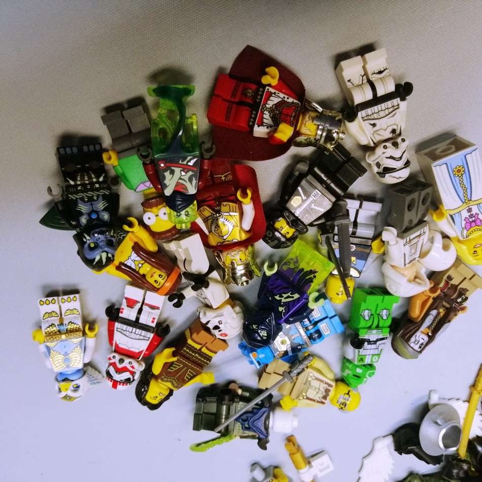 COLOSSAL!!!! 770g Of Original Lego Figurines!!!