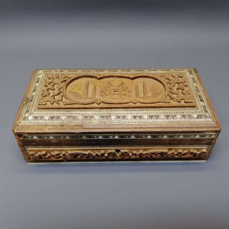 Highly Detailed Hand Crafted Middle Eastern Wood and Mother of Pearl Inlay Box!!!