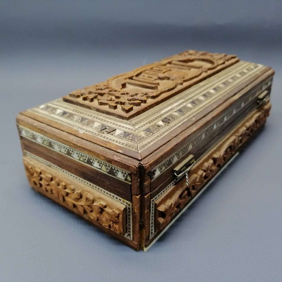 Highly Detailed Hand Crafted Middle Eastern Wood and Mother of Pearl Inlay Box!!!