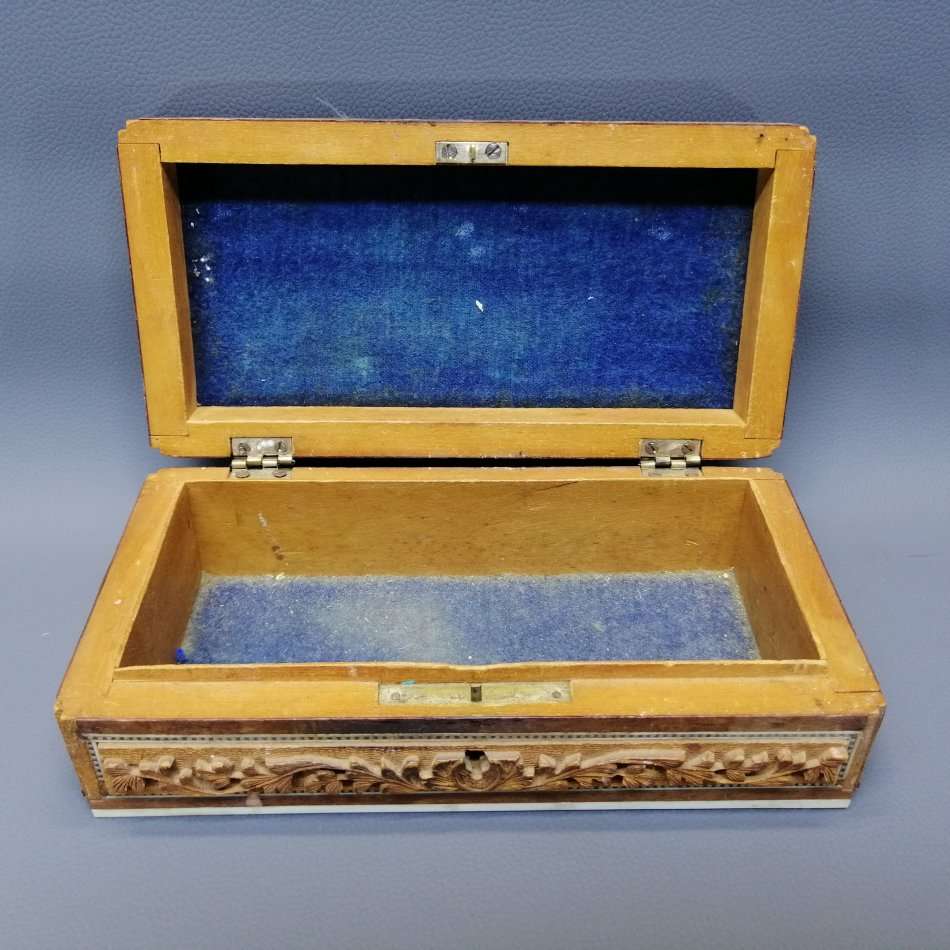 Highly Detailed Hand Crafted Middle Eastern Wood and Mother of Pearl Inlay Box!!!