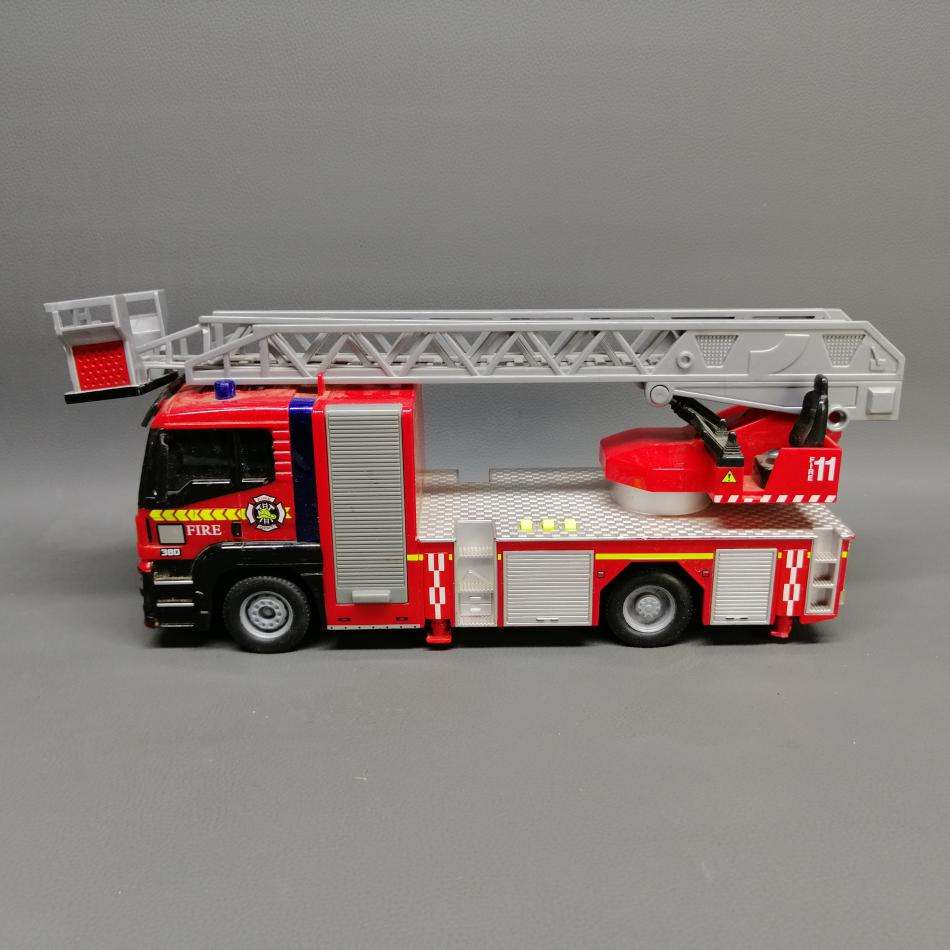 Large Highly Detailed Die Cast Plastic Battery Operated Fire Truck!!!