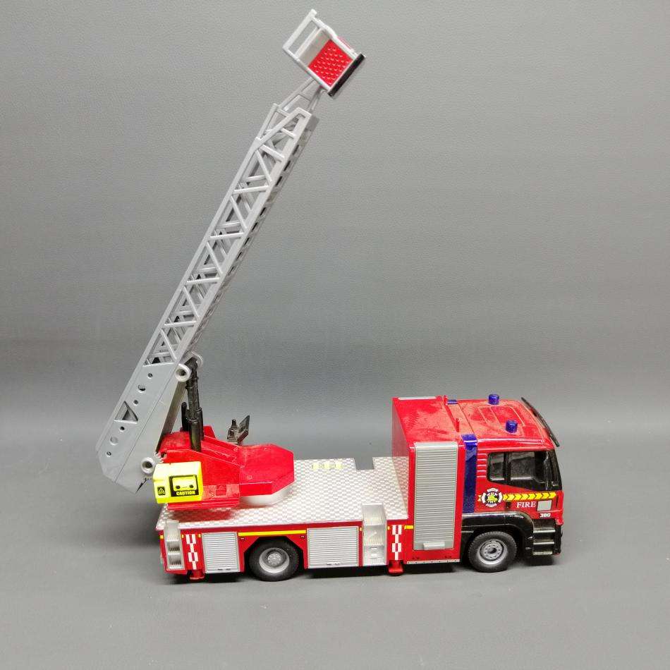 Large Highly Detailed Die Cast Plastic Battery Operated Fire Truck!!!