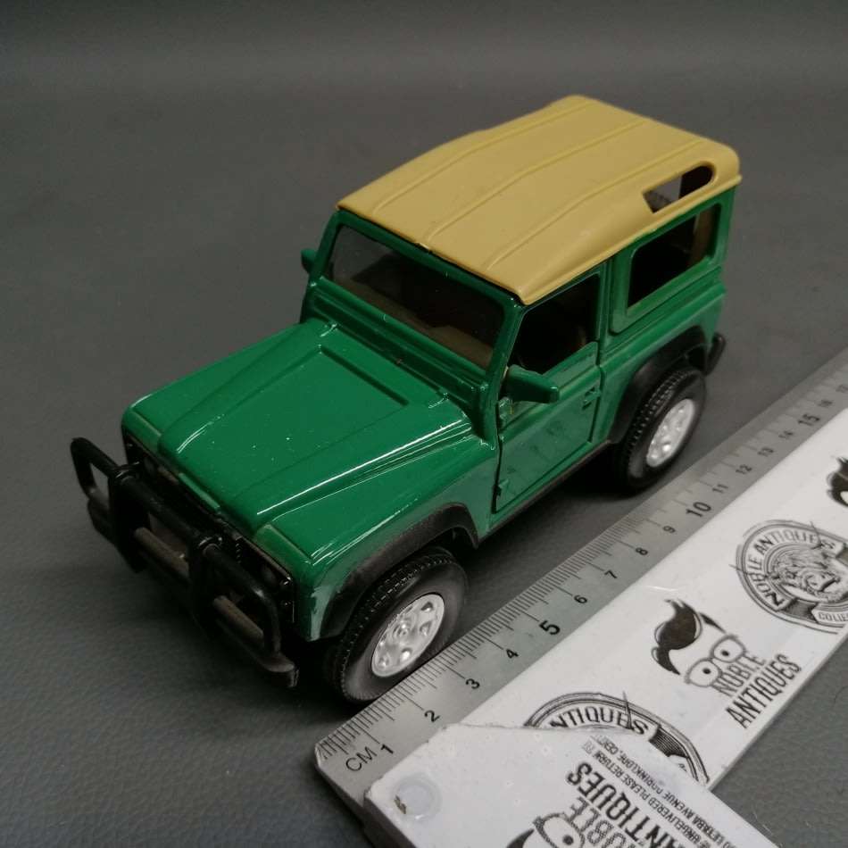 Original 1996 Die Cast Metal New Ray Green Land Rover Defender Scale 1:32