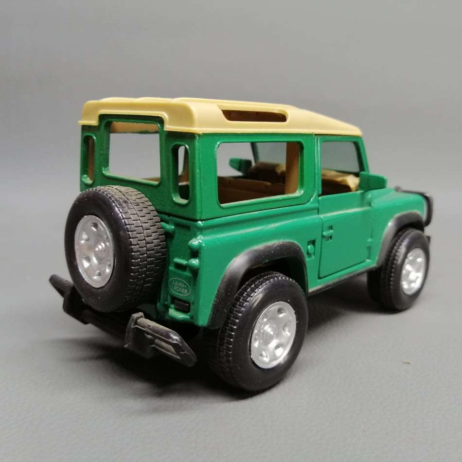 Original 1996 Die Cast Metal New Ray Green Land Rover Defender Scale 1:32