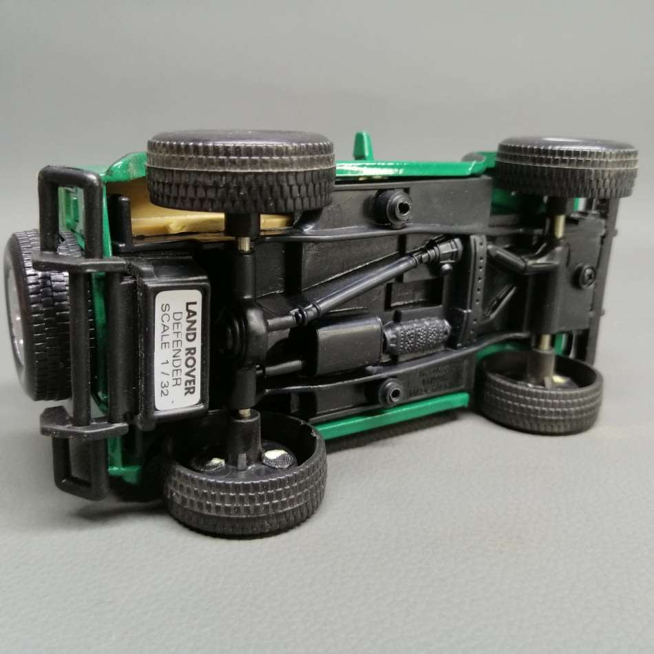 Original 1996 Die Cast Metal New Ray Green Land Rover Defender Scale 1:32