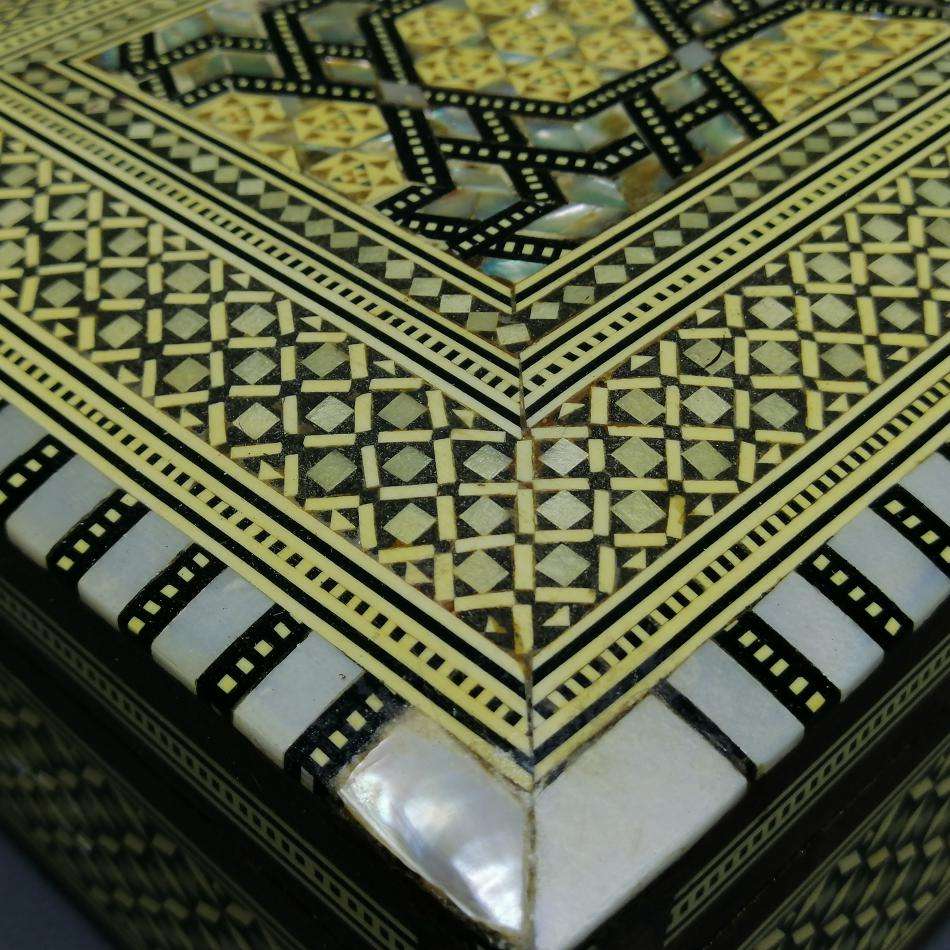 RARE!!! LARGE Highly Detailed Hard Crafted Wood with Bone and Mother of Pearl Inlay Box!!!