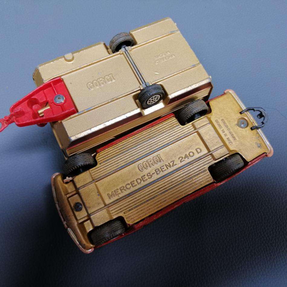 RARE!!! Vintage Corgi Mercedes Benz and Original Caravan!!!