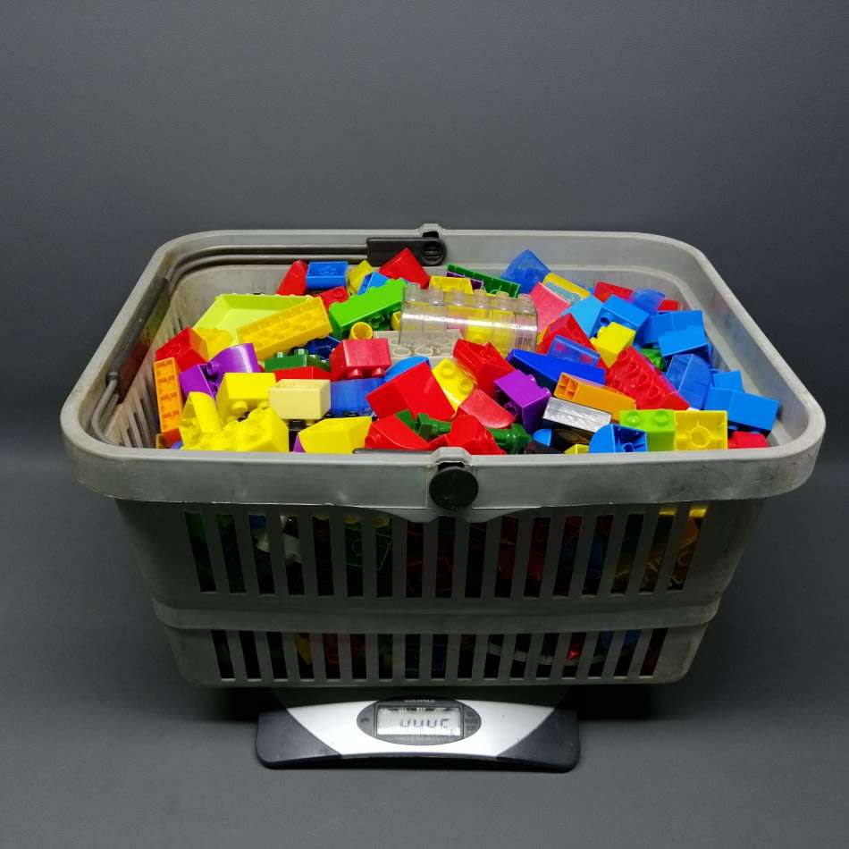 Massive 4.5 KG Bulk Load of Original Mega Blocks!!! Bid For All!!!