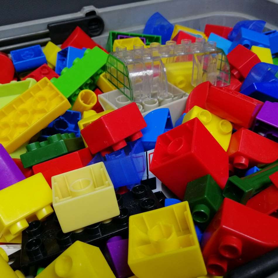 Massive 4.5 KG Bulk Load of Original Mega Blocks!!! Bid For All!!!
