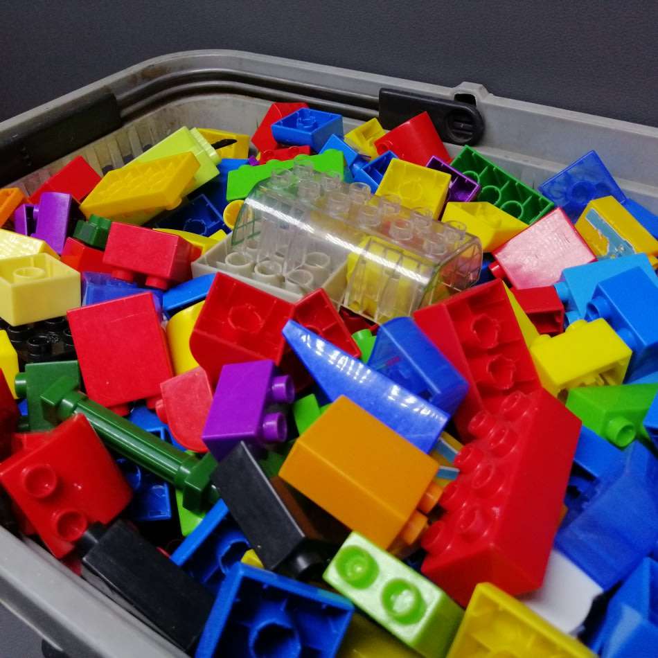 Massive 4.5 KG Bulk Load of Original Mega Blocks!!! Bid For All!!!