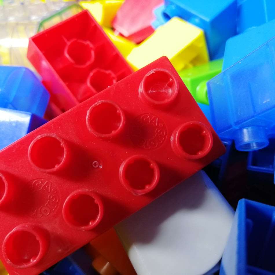 Massive 4.5 KG Bulk Load of Original Mega Blocks!!! Bid For All!!!