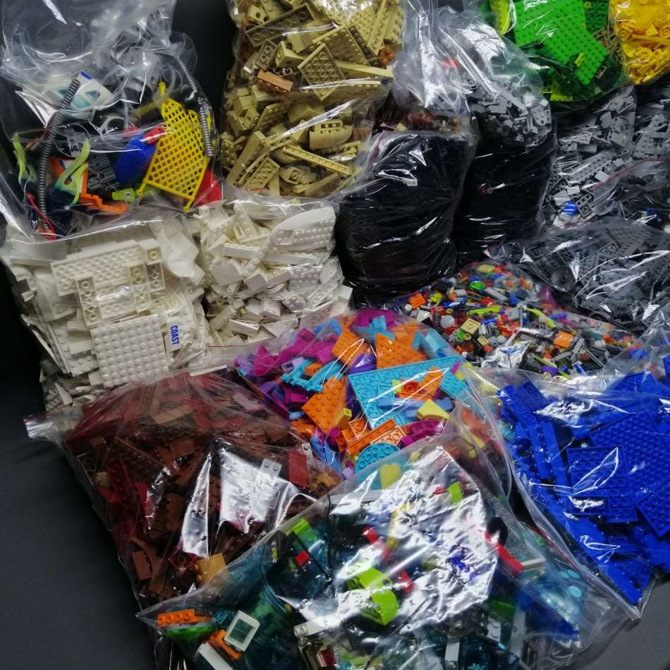 GINORMOUS!!!!!! Over 16kg of Color Coded and Sorted 100% Original Lego Blocks!!! Bid For All!!!