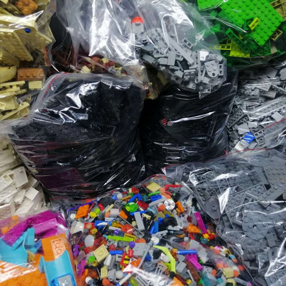 GINORMOUS!!!!!! Over 16kg of Color Coded and Sorted 100% Original Lego Blocks!!! Bid For All!!!