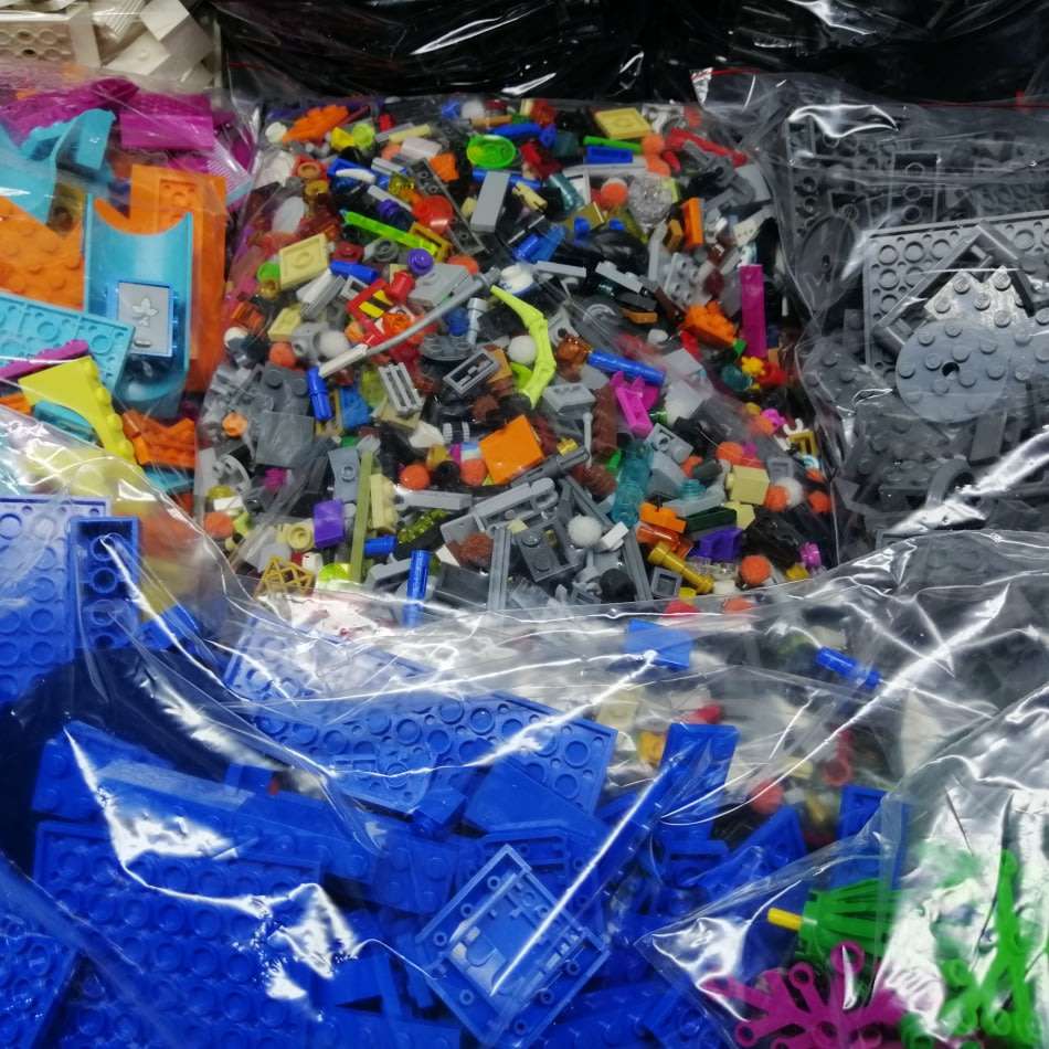 GINORMOUS!!!!!! Over 16kg of Color Coded and Sorted 100% Original Lego Blocks!!! Bid For All!!!