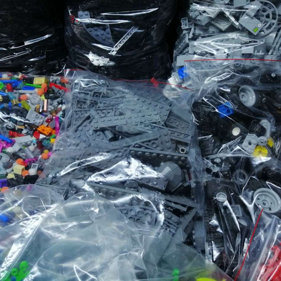 GINORMOUS!!!!!! Over 16kg of Color Coded and Sorted 100% Original Lego Blocks!!! Bid For All!!!