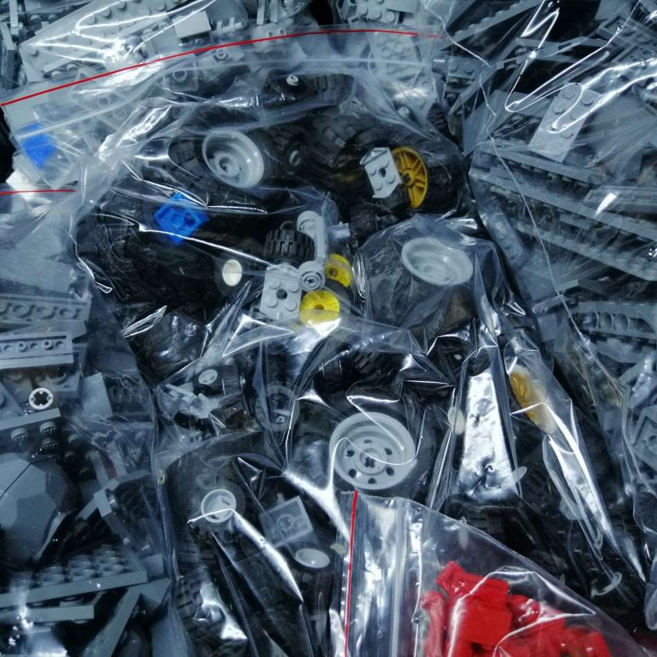 GINORMOUS!!!!!! Over 16kg of Color Coded and Sorted 100% Original Lego Blocks!!! Bid For All!!!