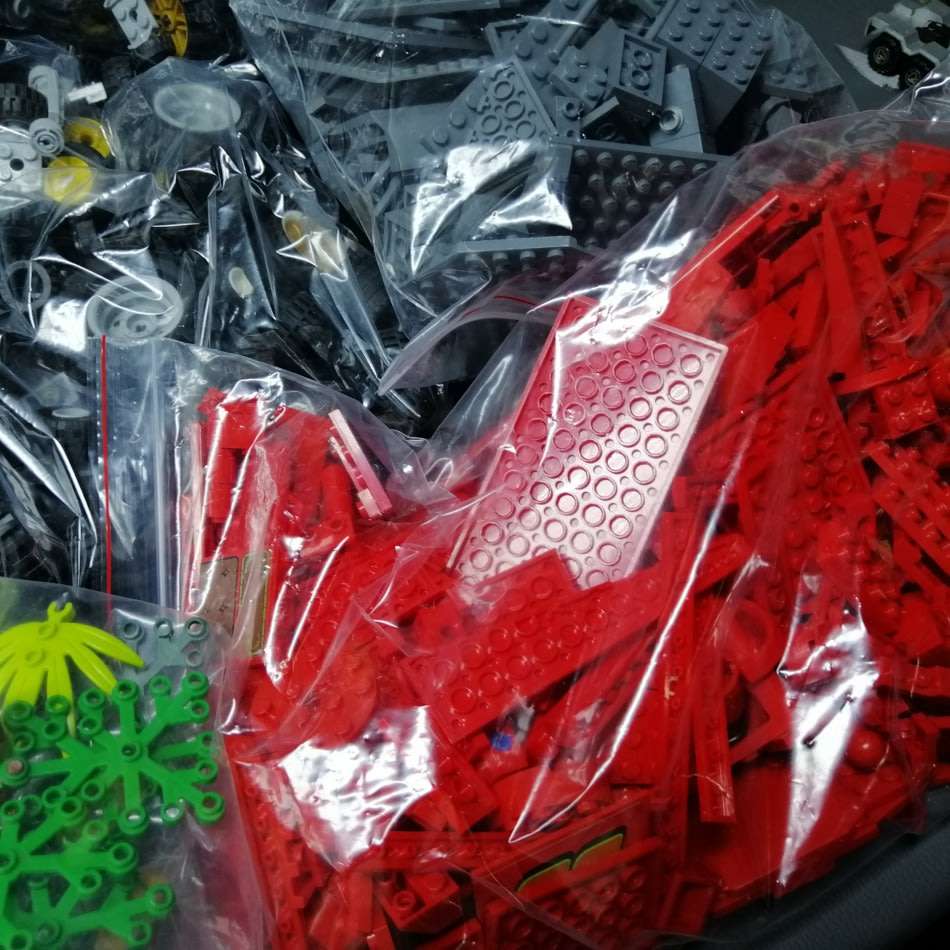 GINORMOUS!!!!!! Over 16kg of Color Coded and Sorted 100% Original Lego Blocks!!! Bid For All!!!
