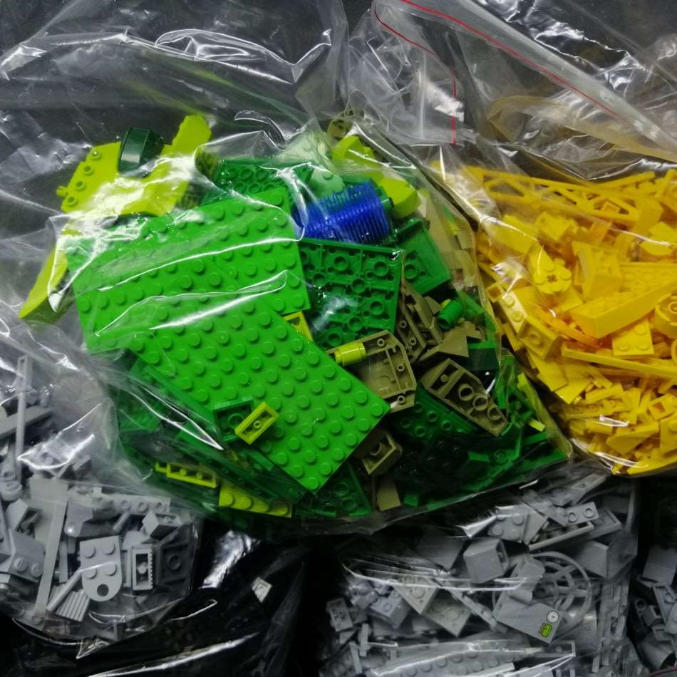 GINORMOUS!!!!!! Over 16kg of Color Coded and Sorted 100% Original Lego Blocks!!! Bid For All!!!