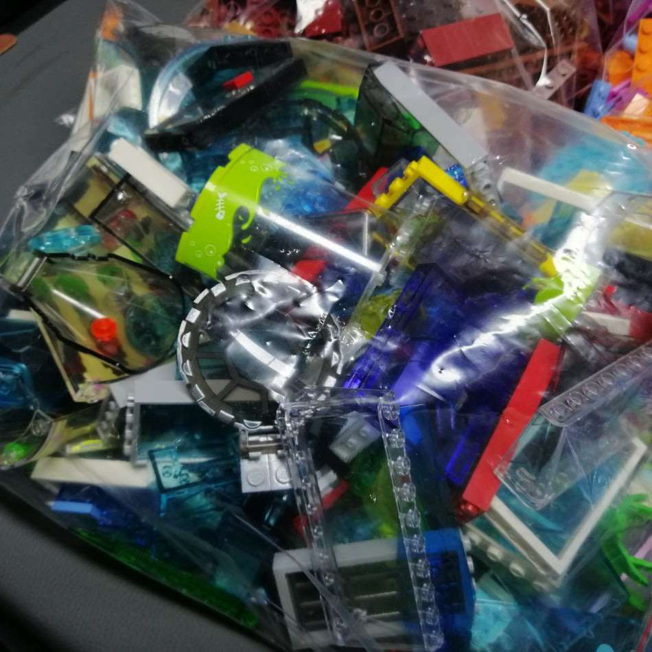 GINORMOUS!!!!!! Over 16kg of Color Coded and Sorted 100% Original Lego Blocks!!! Bid For All!!!
