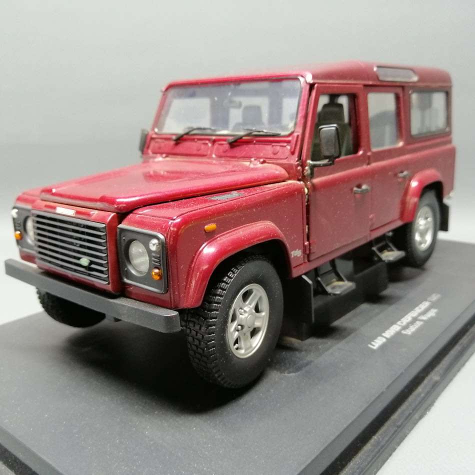 Fantastic!!! Highly Detailed Scale 1:18 Land Rover Defender 110 Station Wagon!!!