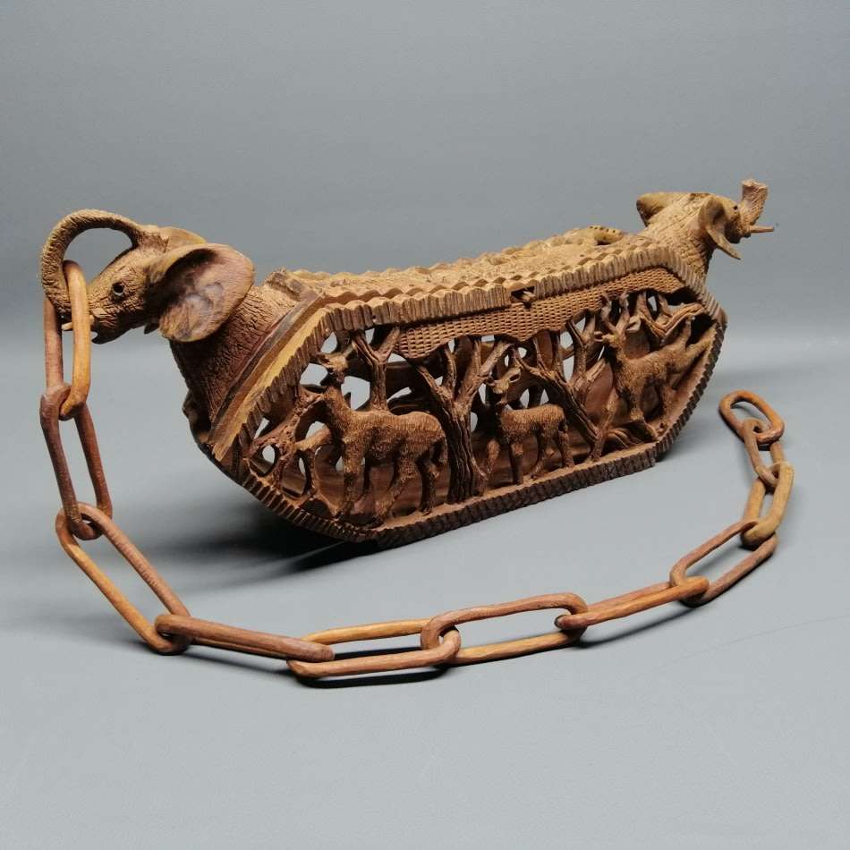 FANTASTIC!!!! Highly Detailed Hand Carved Animal Themed Solid Wood Handbag!!!