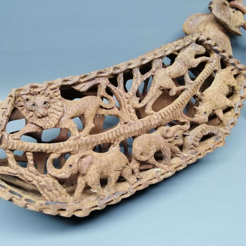 FANTASTIC!!!! Highly Detailed Hand Carved Animal Themed Solid Wood Handbag!!!
