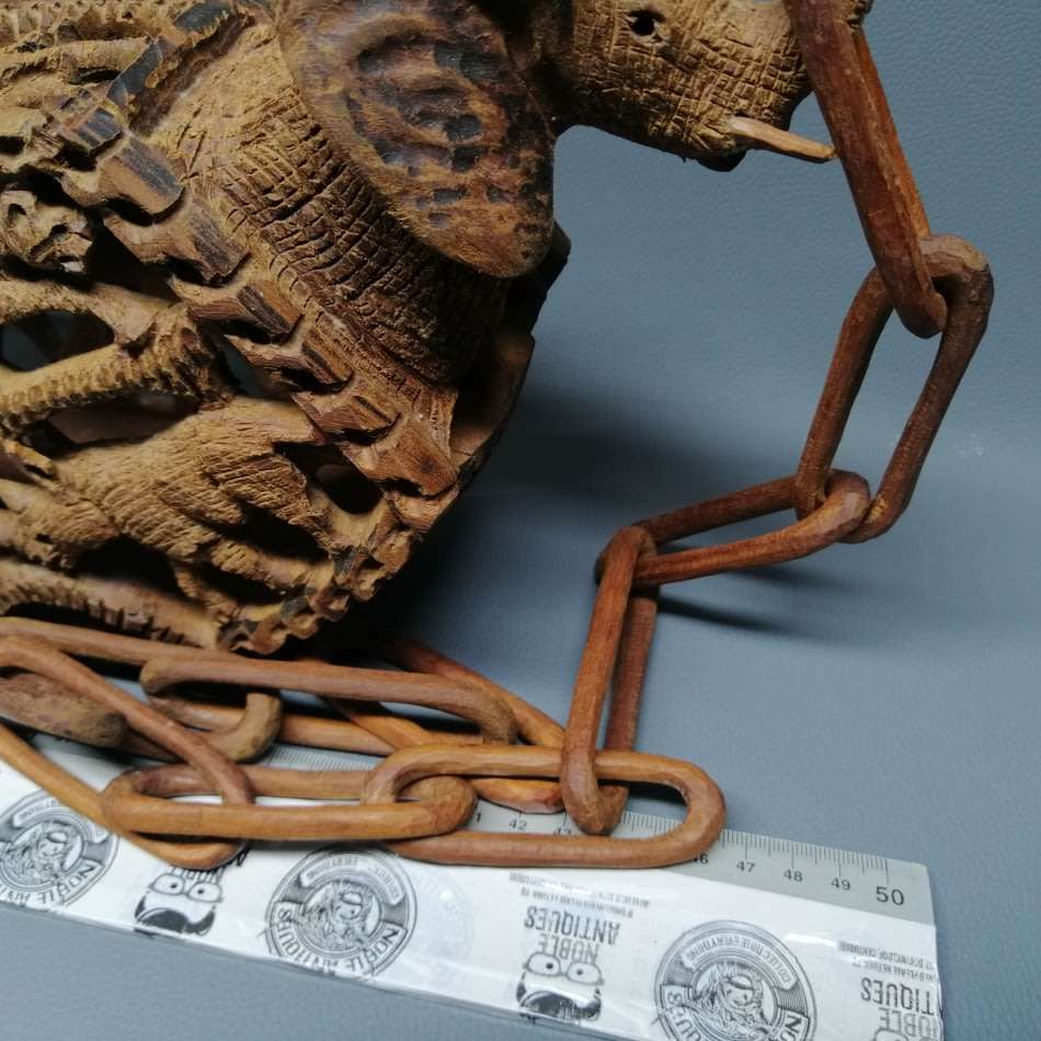 FANTASTIC!!!! Highly Detailed Hand Carved Animal Themed Solid Wood Handbag!!!