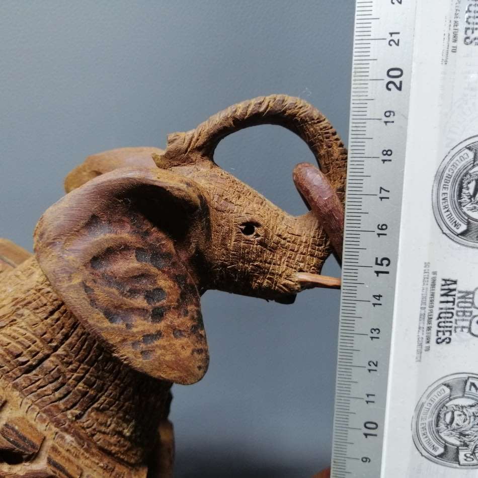 FANTASTIC!!!! Highly Detailed Hand Carved Animal Themed Solid Wood Handbag!!!