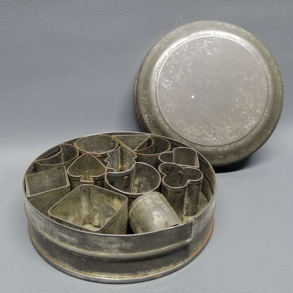 Original Vintage Tala No1 Tin Metal Cased Cookie Cutters!!!