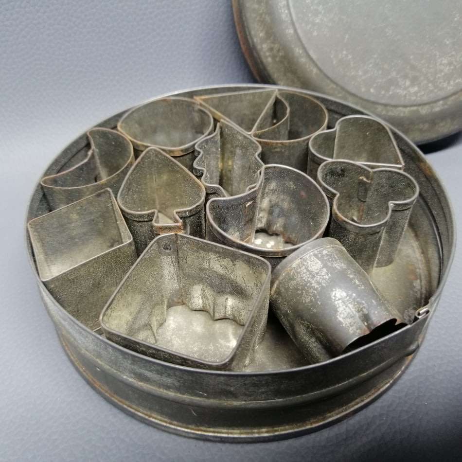 Original Vintage Tala No1 Tin Metal Cased Cookie Cutters!!!