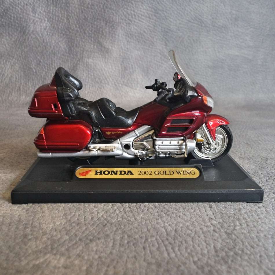Original Die Cast Scale 1:18 Honda 2002 Gold Wing Motorbike!!!