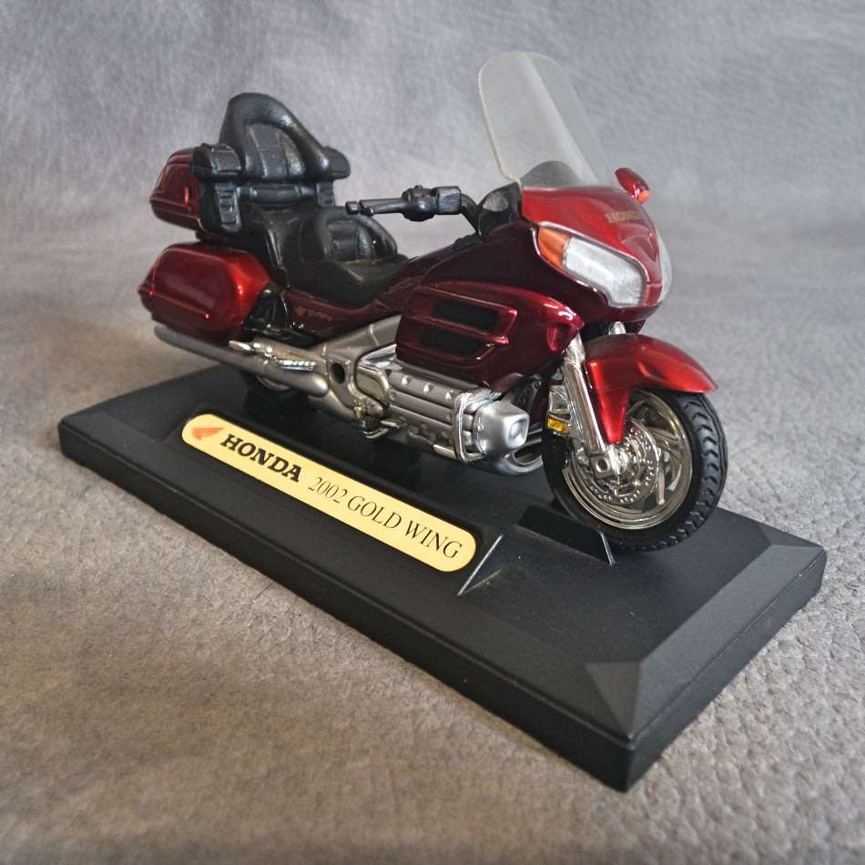 Original Die Cast Scale 1:18 Honda 2002 Gold Wing Motorbike!!!