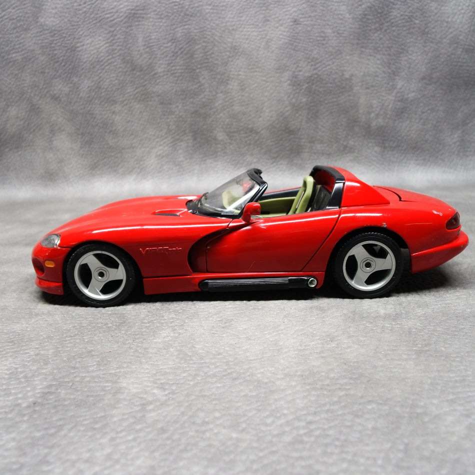 Detailed Scale 1:18 Die Cast Metal Dodge Viper RT/10 !!!