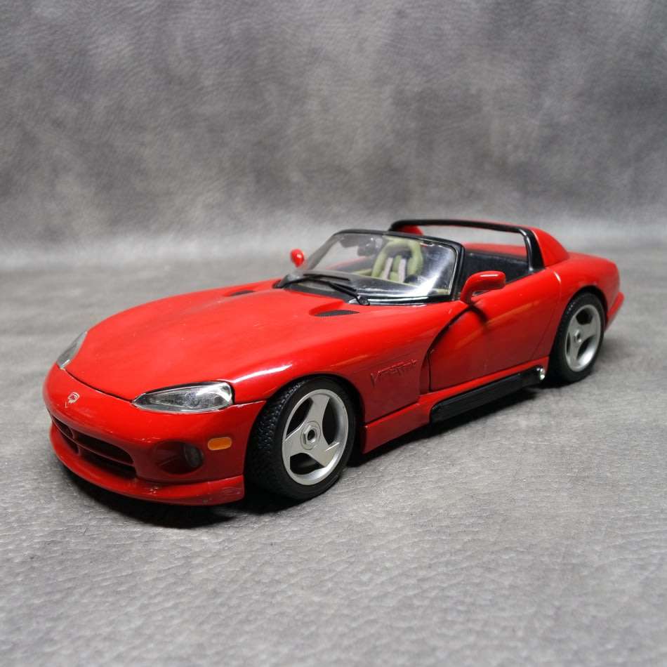 Detailed Scale 1:18 Die Cast Metal Dodge Viper RT/10 !!!