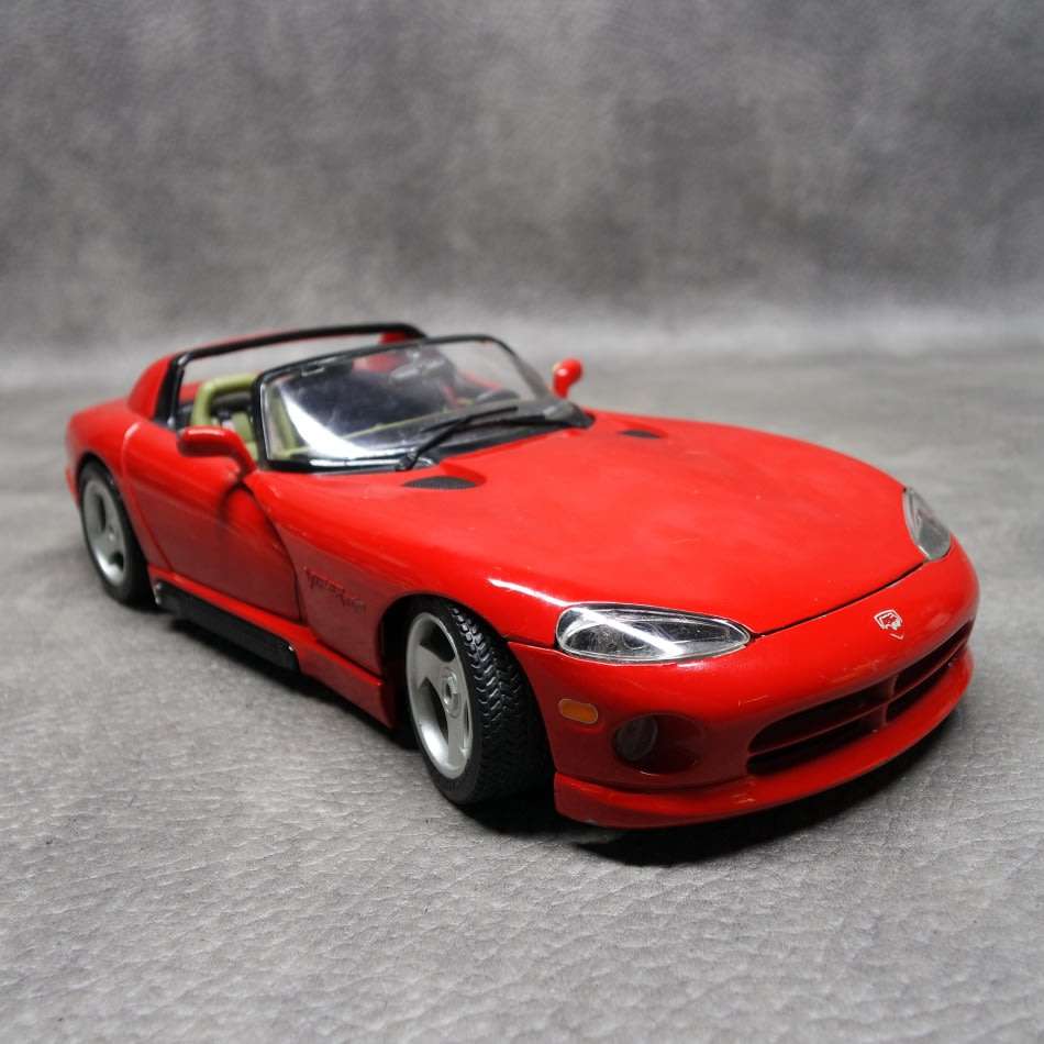 Detailed Scale 1:18 Die Cast Metal Dodge Viper RT/10 !!!