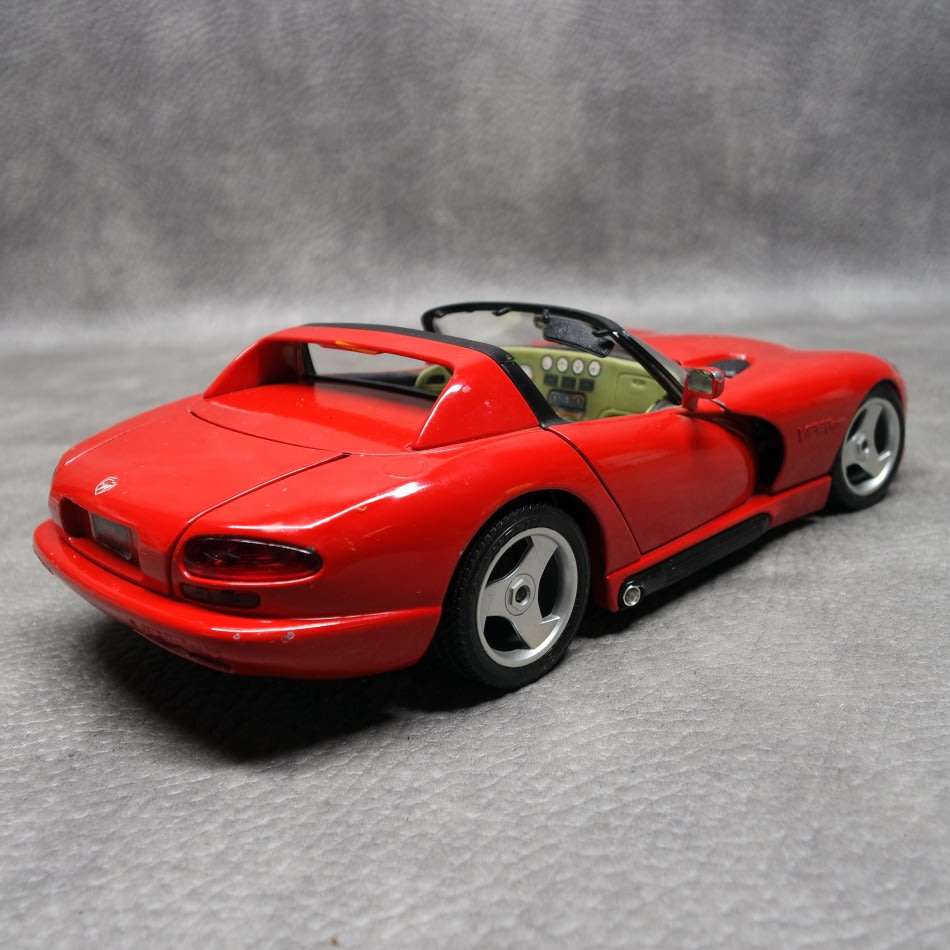 Detailed Scale 1:18 Die Cast Metal Dodge Viper RT/10 !!!