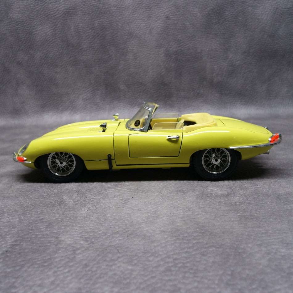 Detailed Scale 1:18 Die Cast Metal Jaguar E Type (1961)!!!