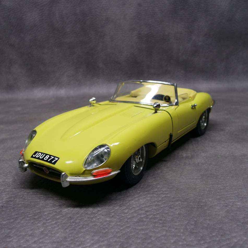 Detailed Scale 1:18 Die Cast Metal Jaguar E Type (1961)!!!