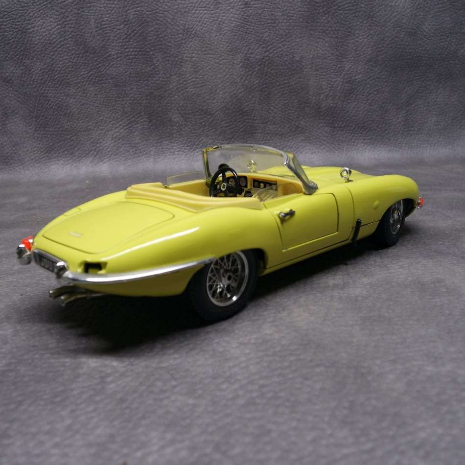Detailed Scale 1:18 Die Cast Metal Jaguar E Type (1961)!!!