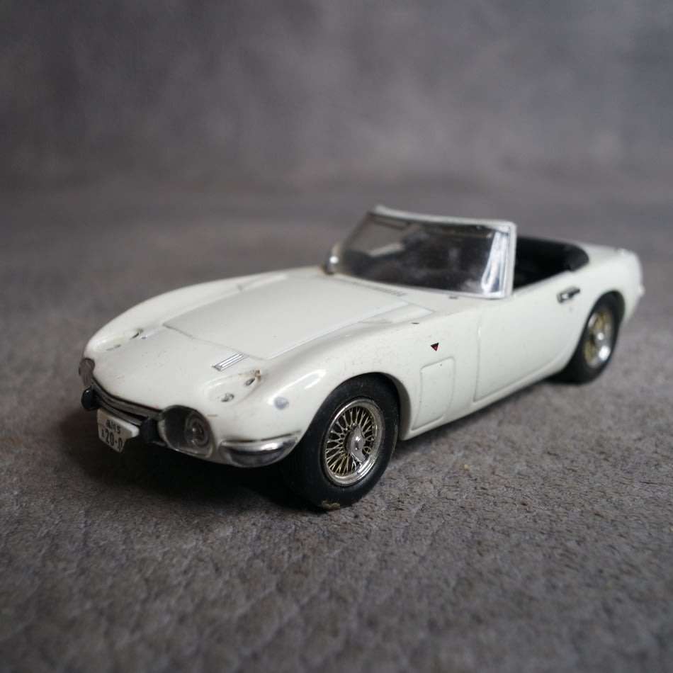 Detailed Die Cast Metal Scale 1:43 Toyota 2000 GT